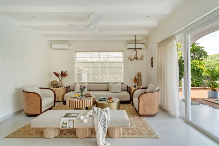 Living area image 7