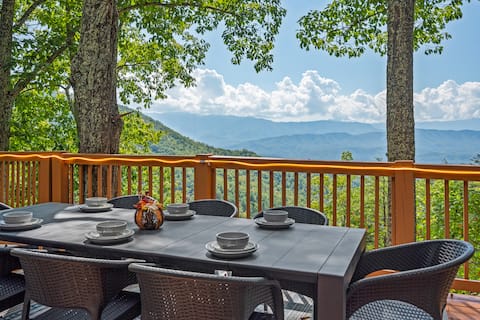 Heavenly Views Cabin cabin in Sevierville - Photo 2