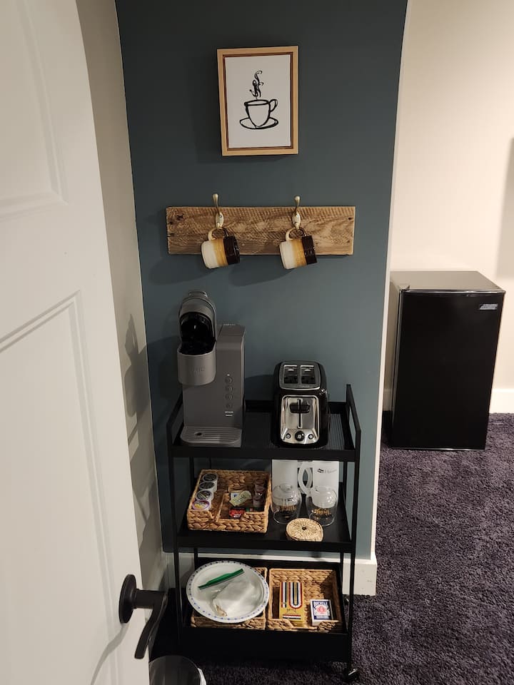 Pura Vida Queen Suite.  コーヒー/紅茶、トースターステーション。