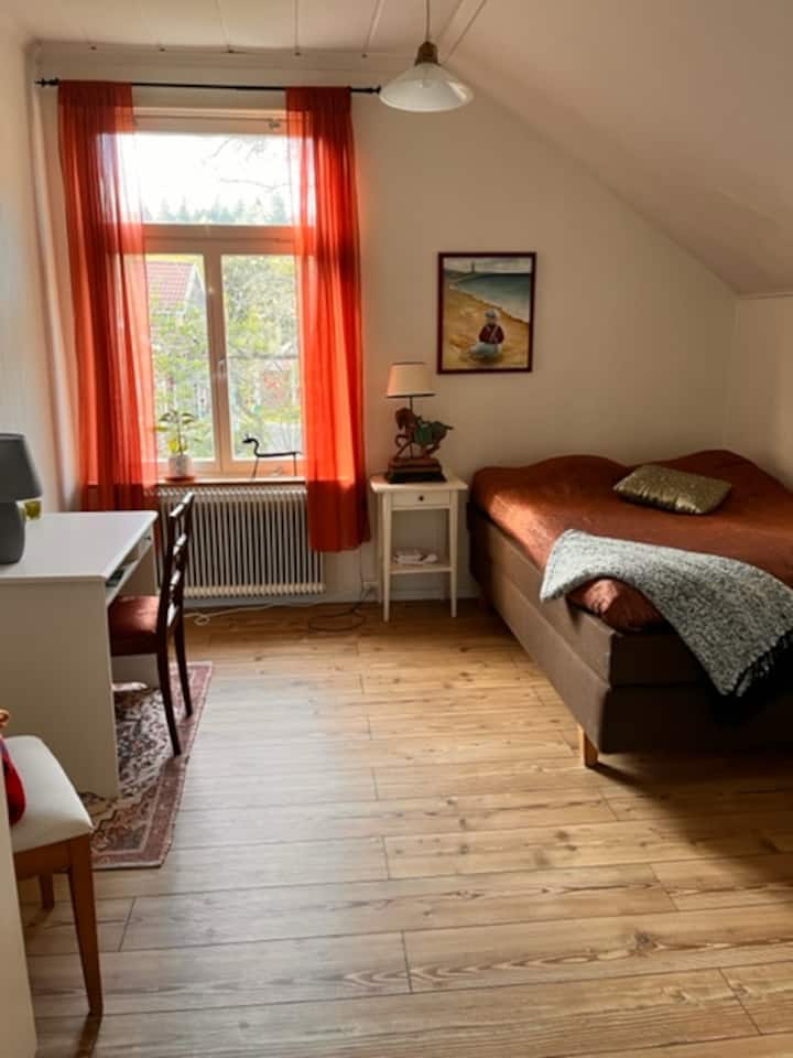 Საძინებელი 140 სმ კომფორტული საწოლით (ბრენდი Kungsängen)