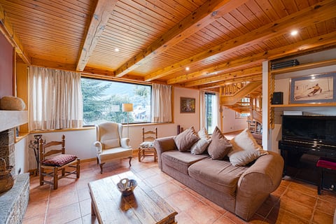 Casa Lola Pirene - A balcony over Vielha