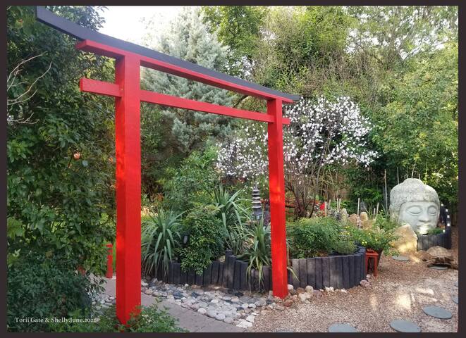 Beautiful 5 room hardwood home!