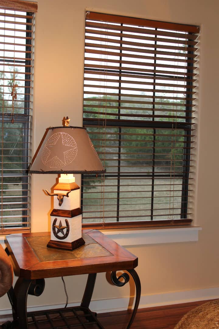 Cozy Hill Country Cabin - Boerne, TX