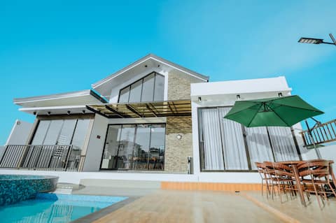 Cozy Family Villa w/ pool, San Jose Del Monte City