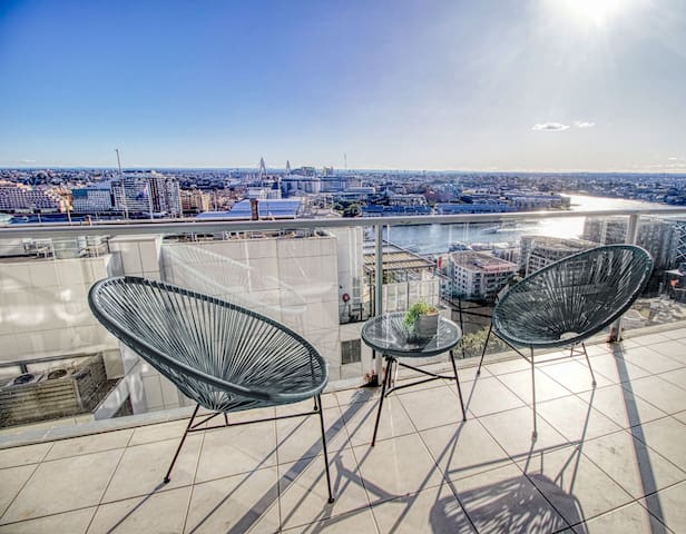 Heart of City: Superb Apt with an Harbour Views!