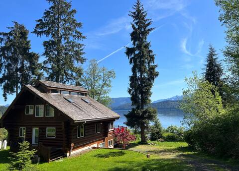 Waterfront 4 Bedroom Log Cabin