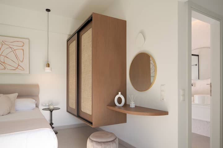 Stimulujúca spálňa s vlastnou kúpeľňou.