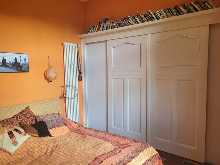 Spálňa 1 s 2 m širokou manželskou posteľou