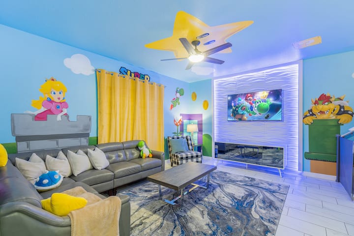 V tomto otvorenom koncepčnom priestore nájdete kuchyňu, obývaciu izbu a jedálenský kút. Naša kuchyňa je plne vybavená. V obývacej izbe uvidíte televízor, rozkladaciu pohovku a stropný ventilátor. K dispozícii je tiež jedálenský kút so stolom a stoličkami.       