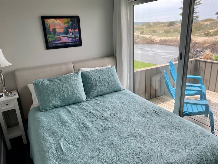 Master bedroom with Queen bed