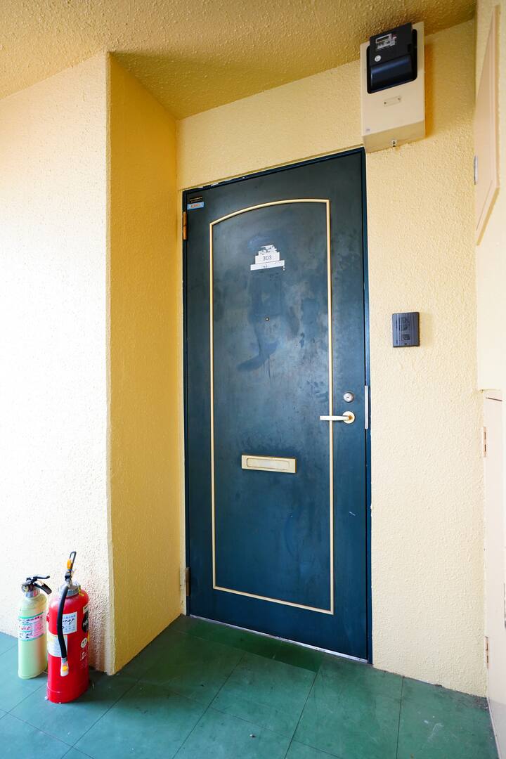 和風ユニット303号室の玄関です。
洋風ユニットに比べ、お部屋が少し広い作りになっています。