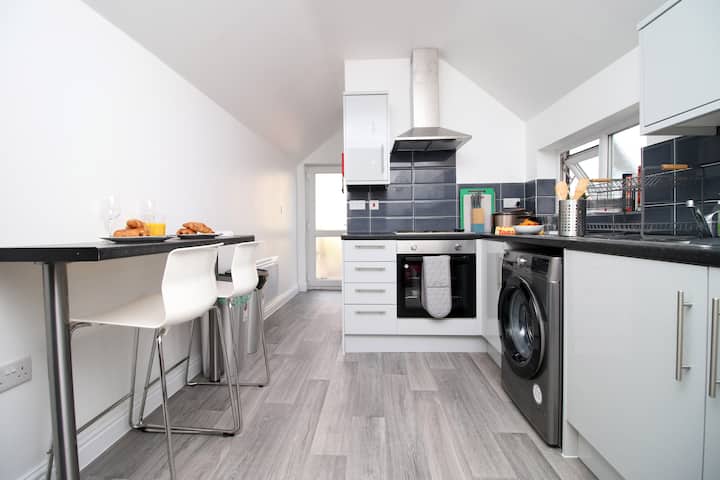 Modern Cardiff Central Guesthouse With Fast Wifi - Cardiff