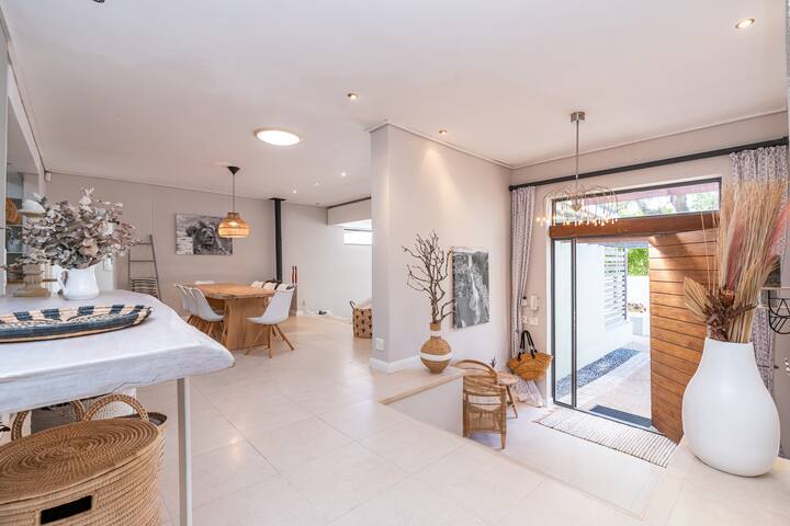 Spacious and modern Villa “Scottie” in Hout Bay gallery image 4