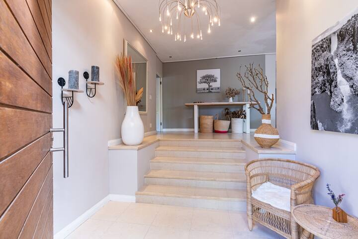 Spacious and modern Villa “Scottie” in Hout Bay gallery image 3