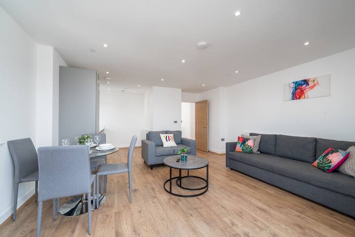 Luxury 2Bed by Riverthames Nr ExCel & 02 w/Parking gallery image 4