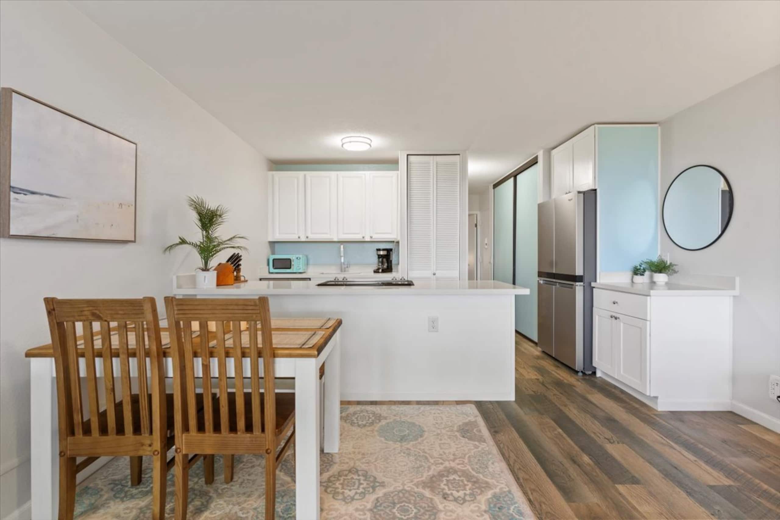 Steps to Charley Young Beach • Remodeled• Pool •AC - Image 10