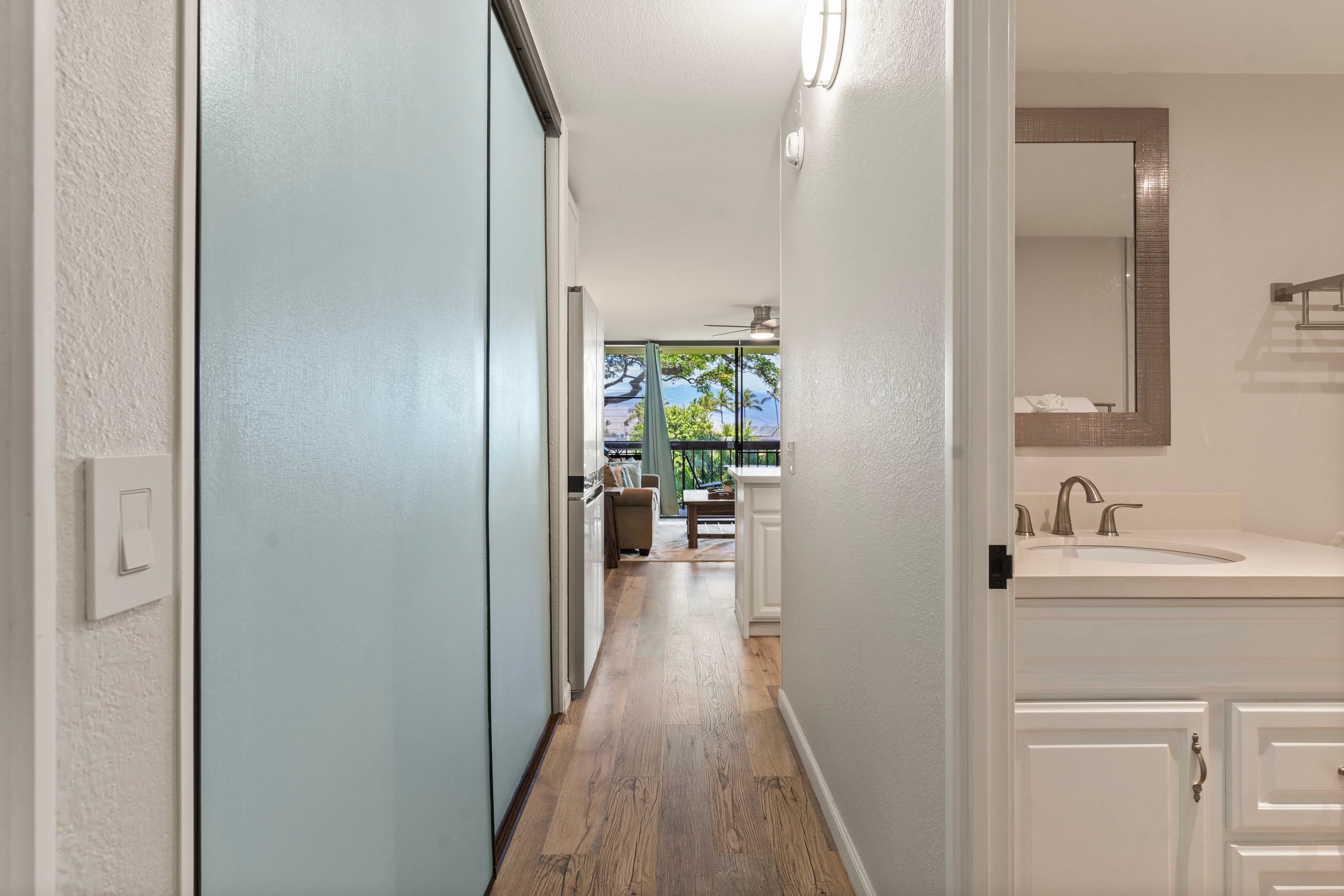 Steps to Charley Young Beach • Remodeled• Pool •AC - Image 15
