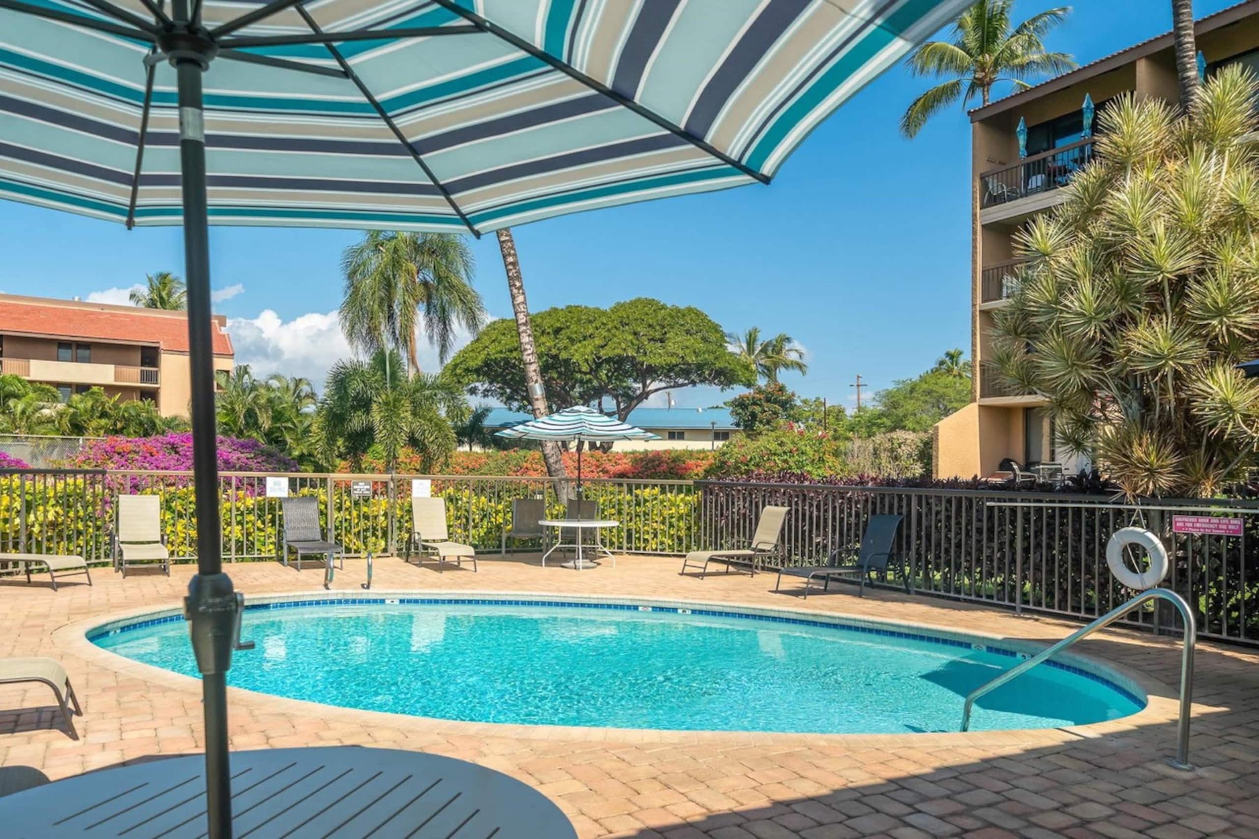 Steps to Charley Young Beach • Remodeled• Pool •AC - Image 34