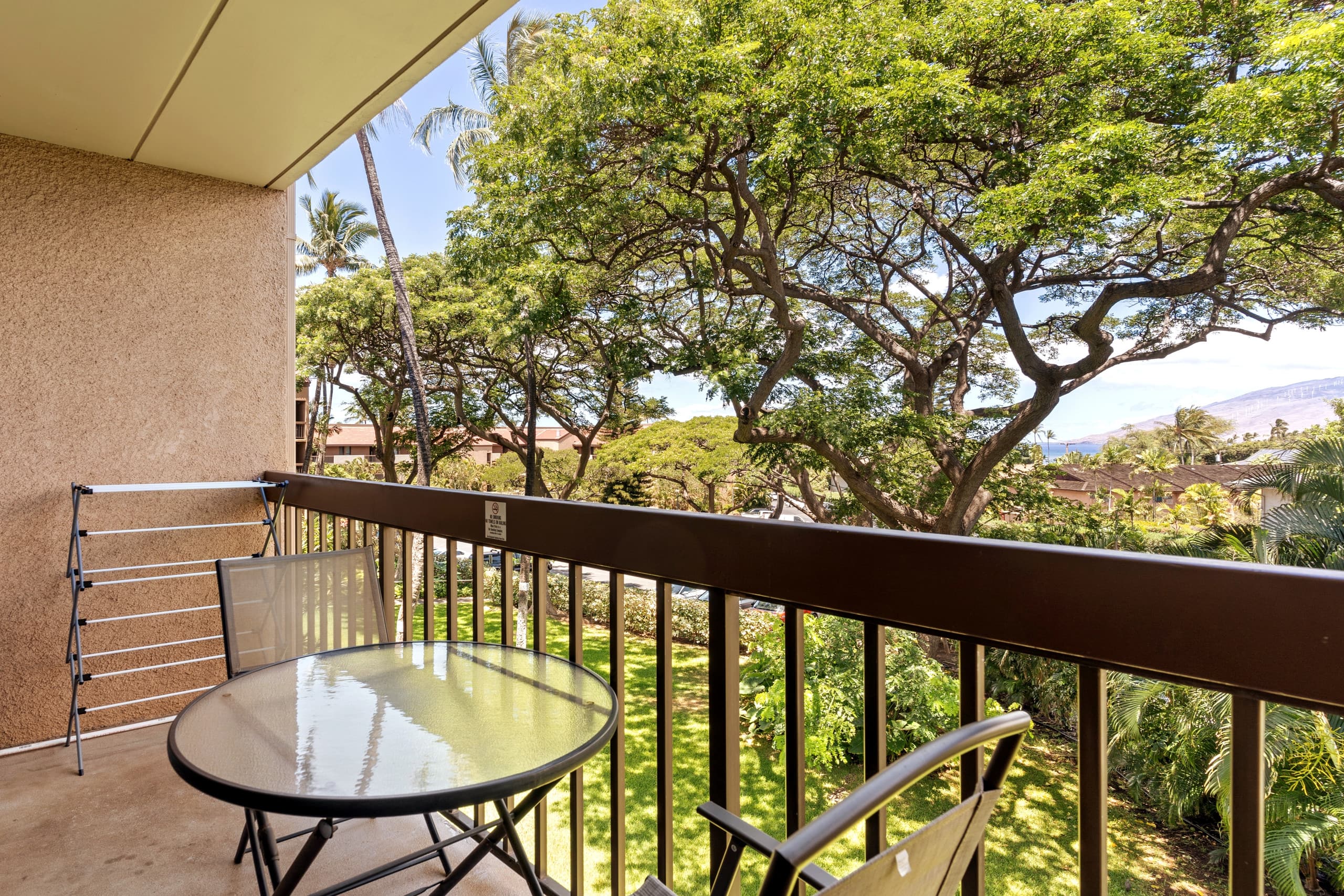 Steps to Charley Young Beach • Remodeled• Pool •AC - Image 20