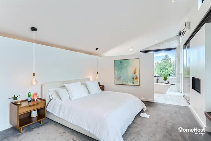 Основна спалня с кралски размери 