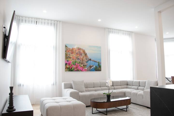 Upscale 3-bedroom in Trendy Plateau Mont-Royal gallery image 5