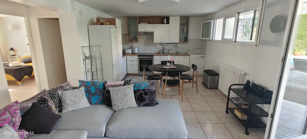 Airbnb performant: Independent 2-bedroom, ground floor of Villa + pool + garden à Valence