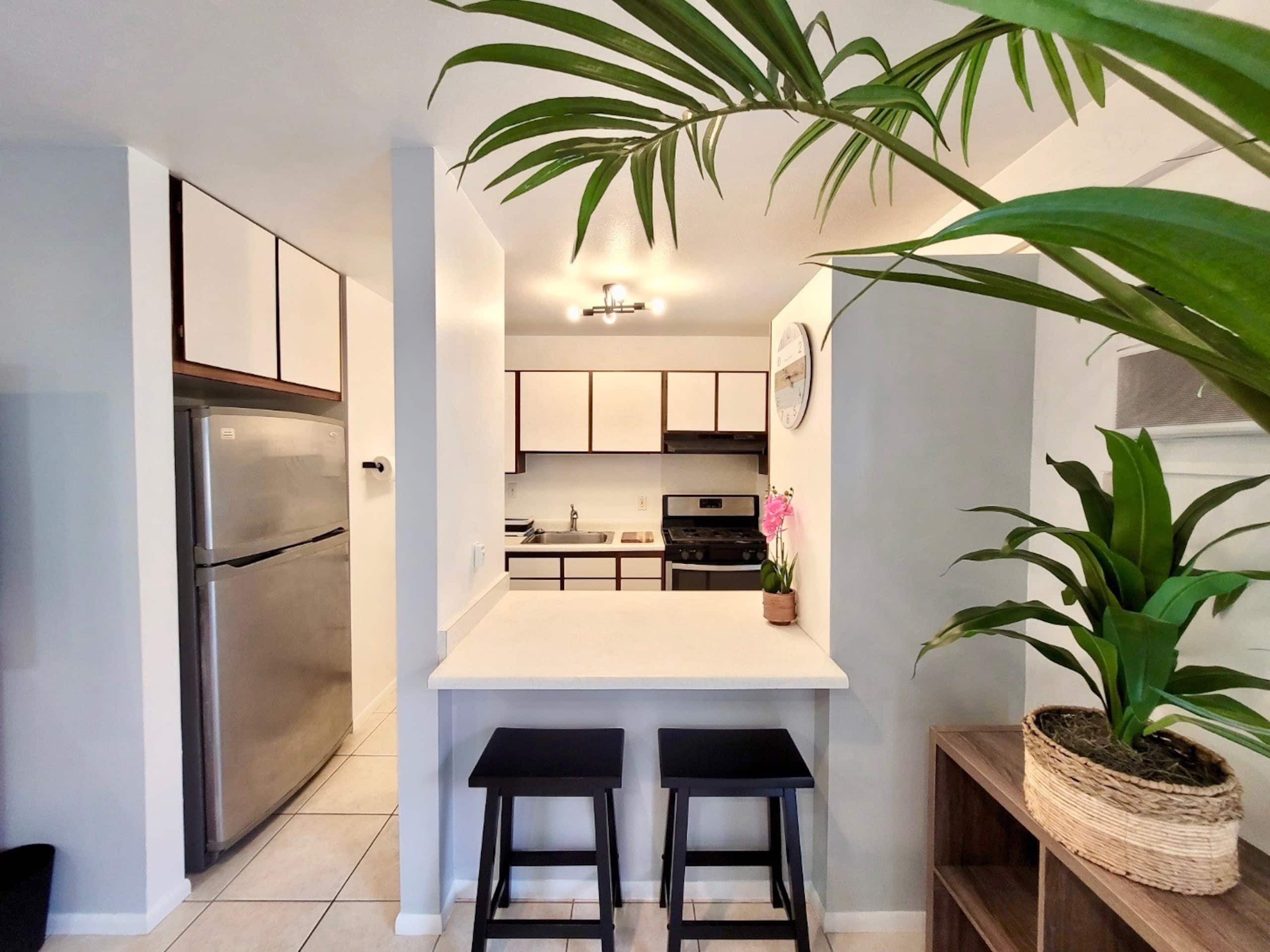 Modern 1-Bedroom Island Getaway Near Downtown Kona - Image 5