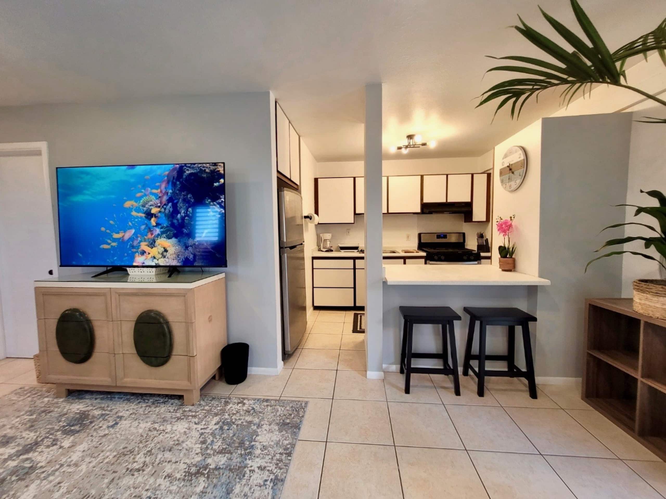 Modern 1-Bedroom Island Getaway Near Downtown Kona - Image 7