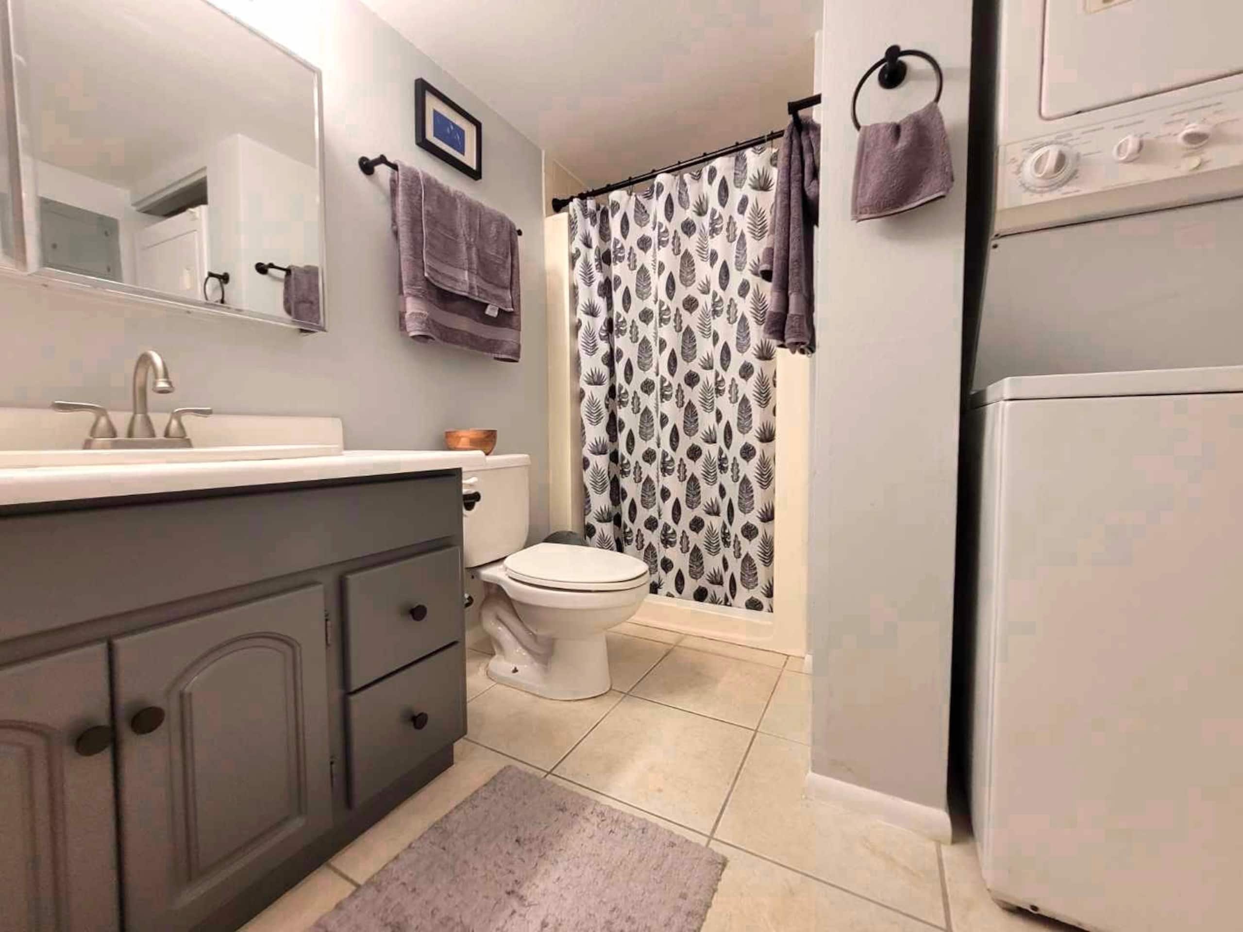Modern 1-Bedroom Island Getaway Near Downtown Kona - Image 12