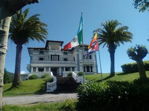 Villa con piscina. Villa Alicia. La Perla Indiana