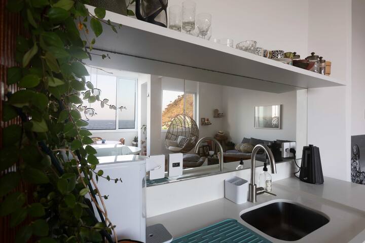 Copacabana front beach wonderful appartement. gallery image 3