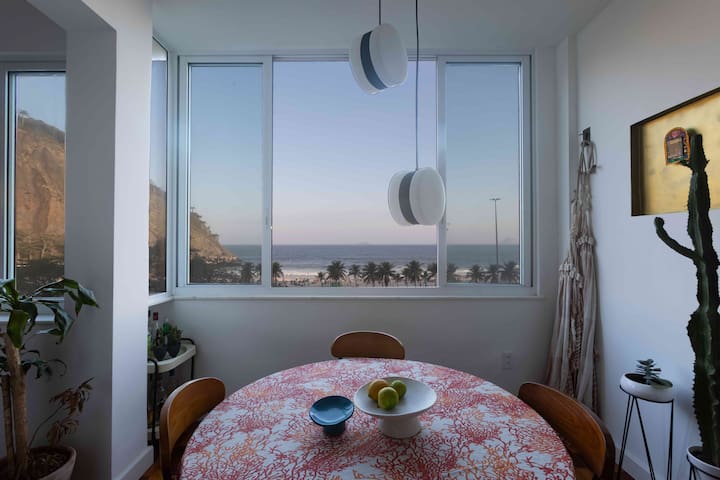 Copacabana front beach wonderful appartement.