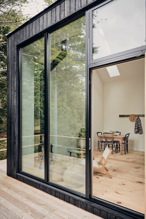 Moss House: A Modern Waterfront Cabin in the Woods