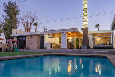 Beautiful large house with a pool
