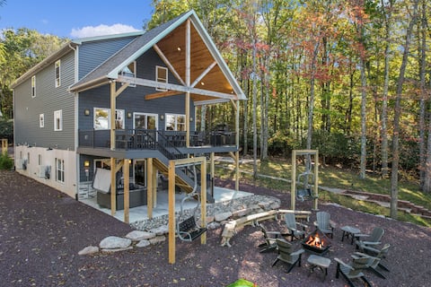 New Luxe! 9BR,7BA, Elevator, Sleeps 30, EV Charger