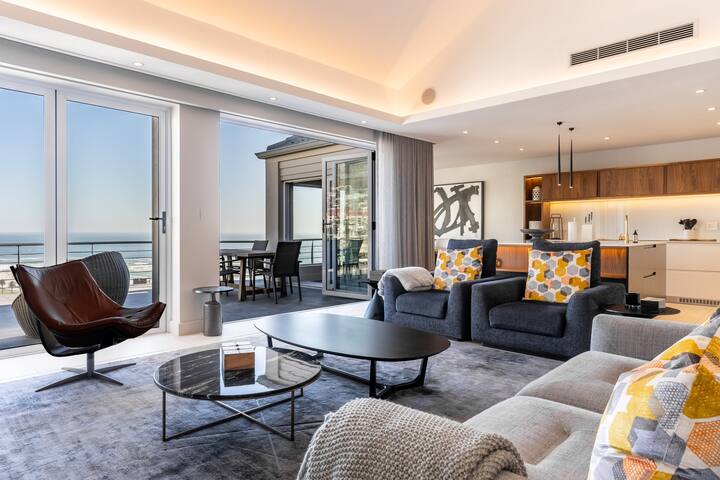 Luxury Camps Bay Home with Stunning Ocean Views gallery image 2