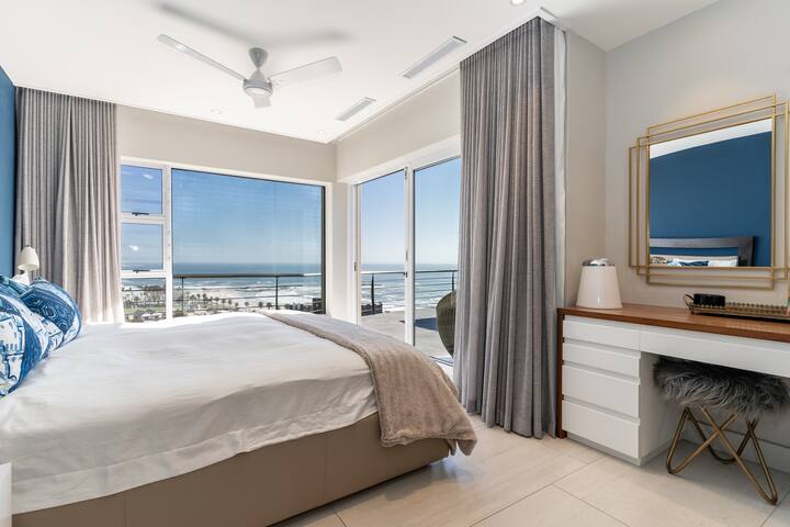 Luxury Camps Bay Home with Stunning Ocean Views gallery image 3