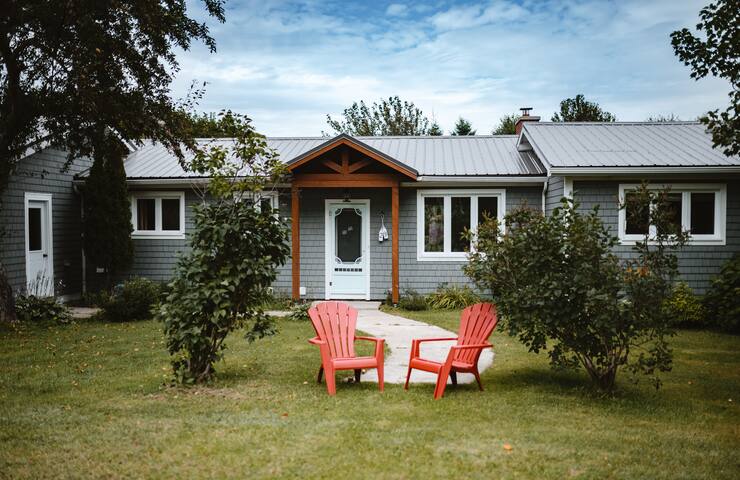 Summer Bliss Large Waterfront Home gallery image 2