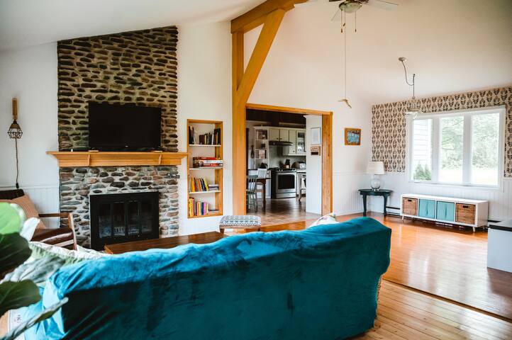 Summer Bliss Large Waterfront Home gallery image 3