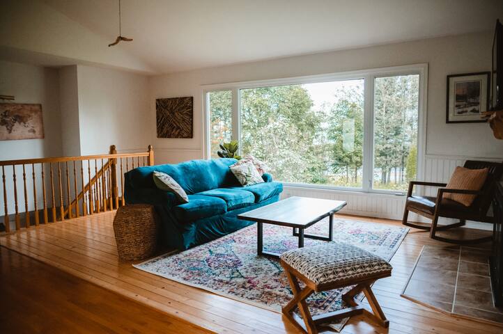 Summer Bliss Large Waterfront Home gallery image 4