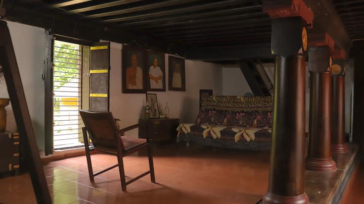 300-year Old Heritage Home In Kerala With Pool - Perintalmanna