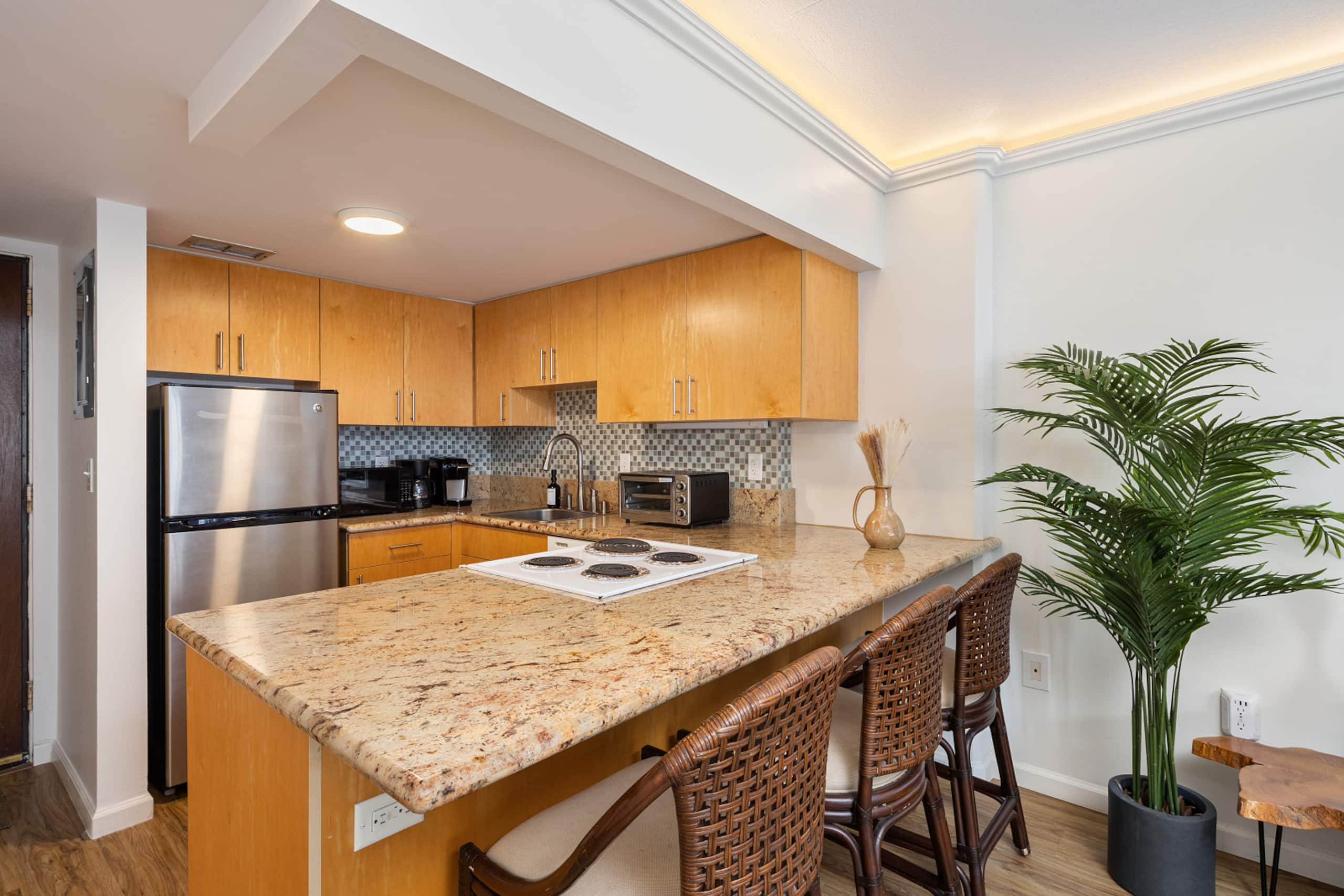 12F Oasis: Studio with Balcony and Ocean Scene - Image 9
