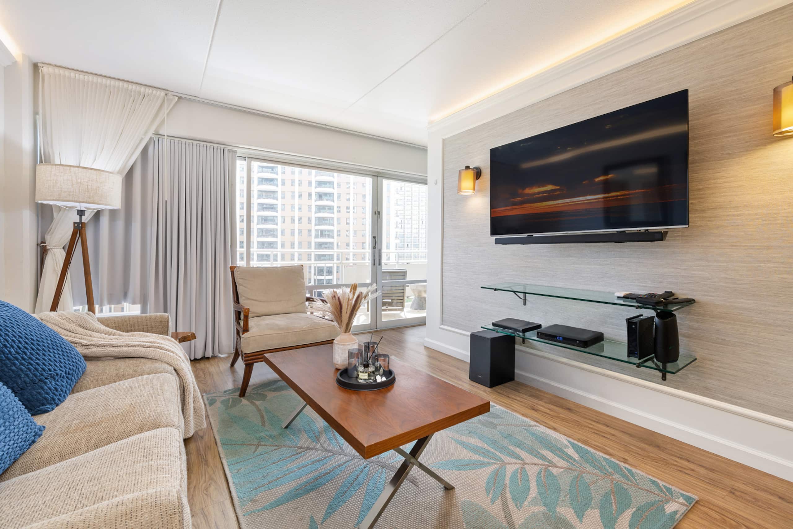 12F Oasis: Studio with Balcony and Ocean Scene - Image 3