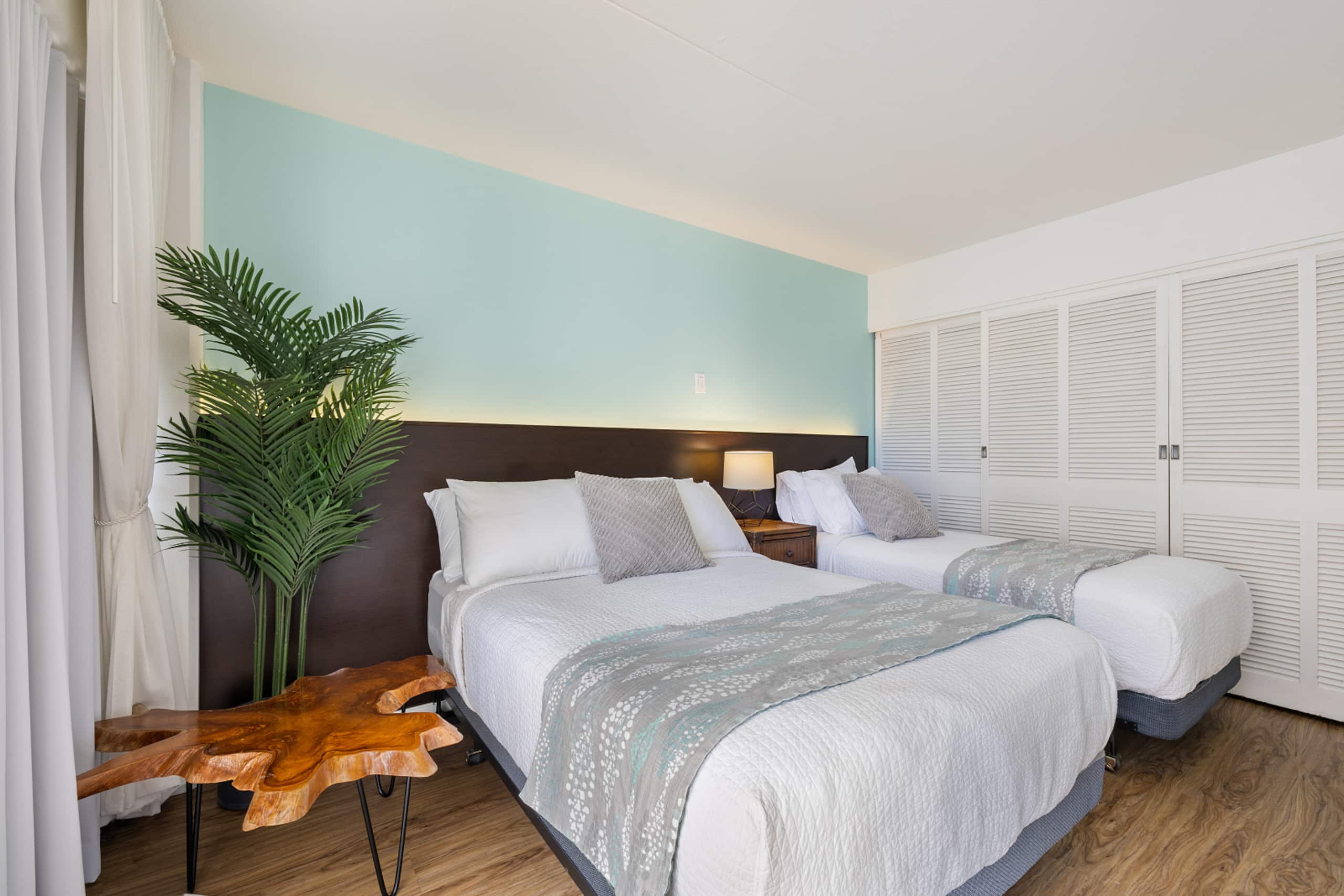 12F Oasis: Studio with Balcony and Ocean Scene - Image 17