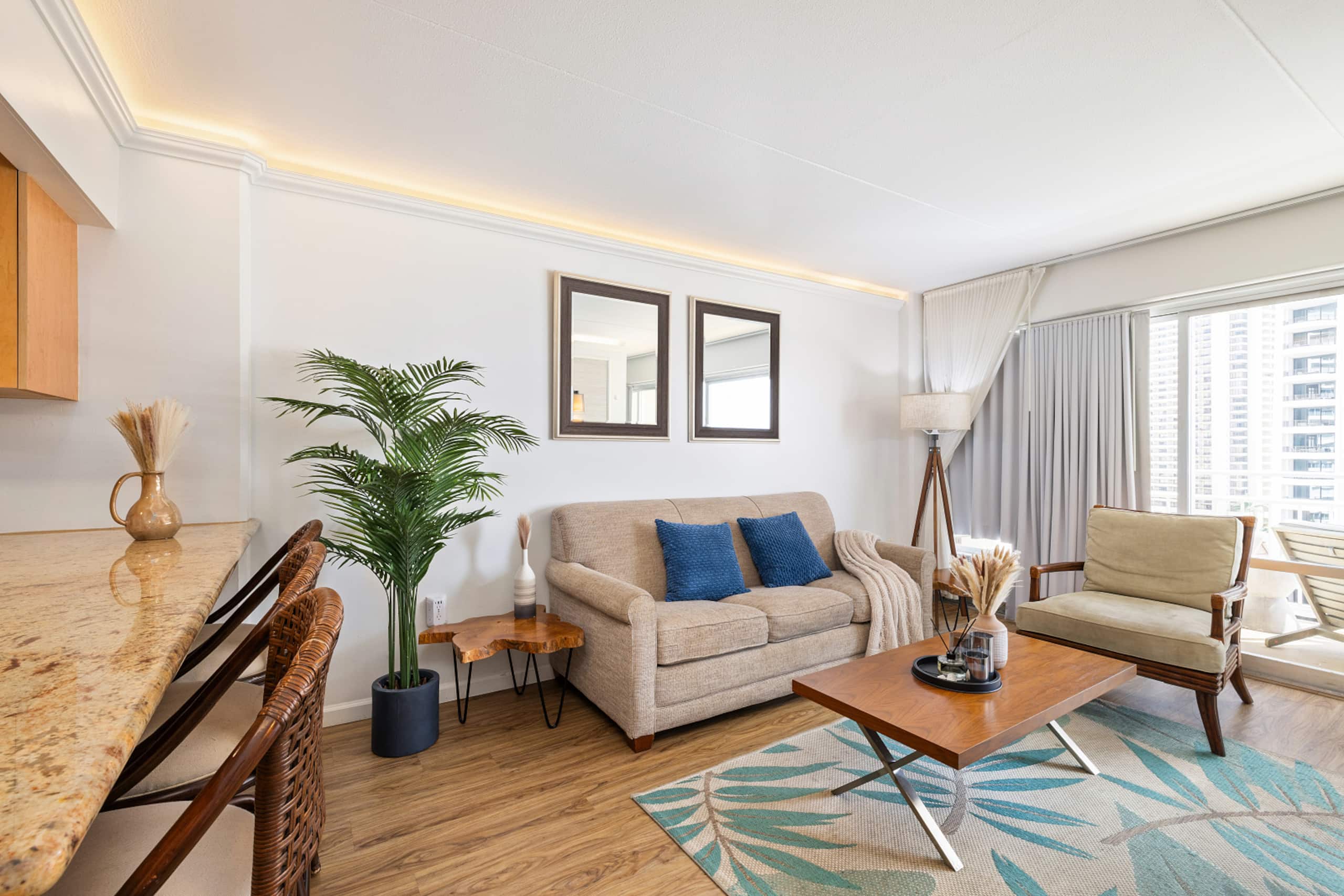 12F Oasis: Studio with Balcony and Ocean Scene - Image 2