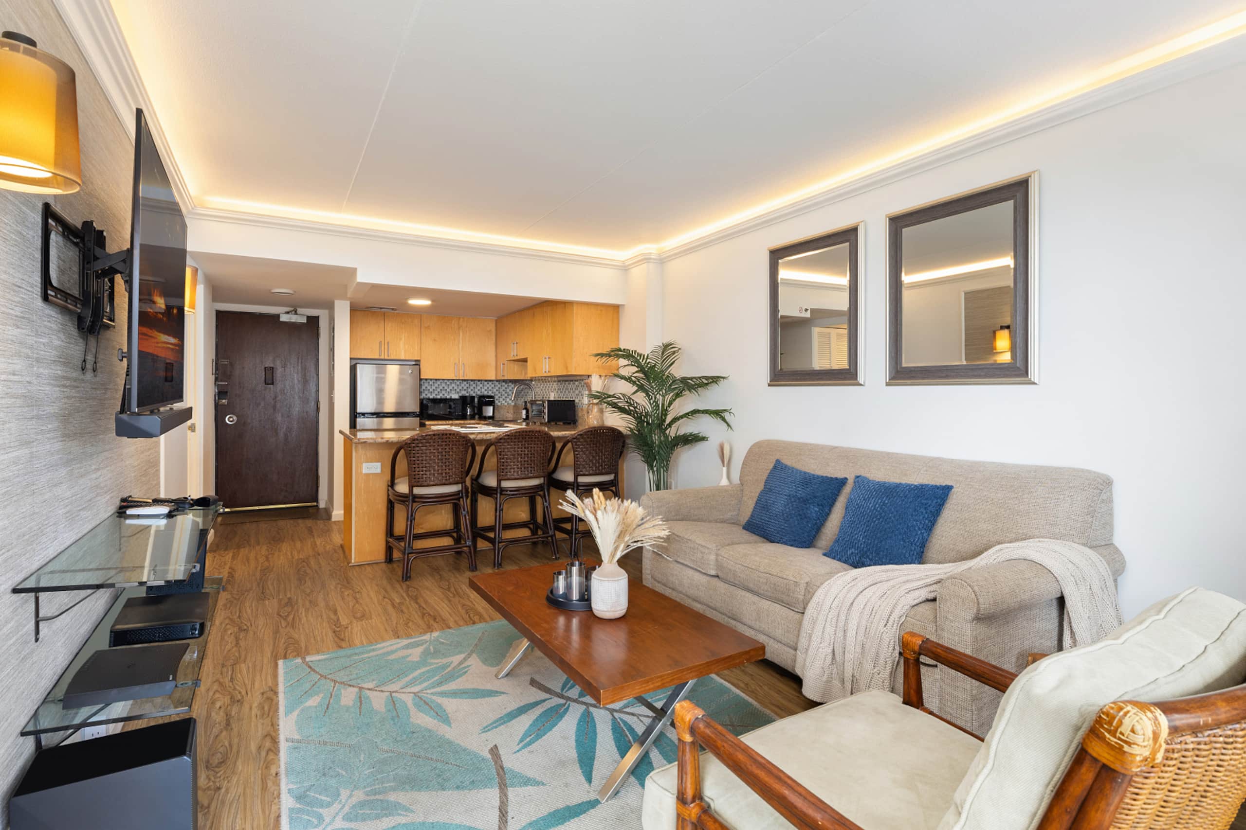 12F Oasis: Studio with Balcony and Ocean Scene - Image 6