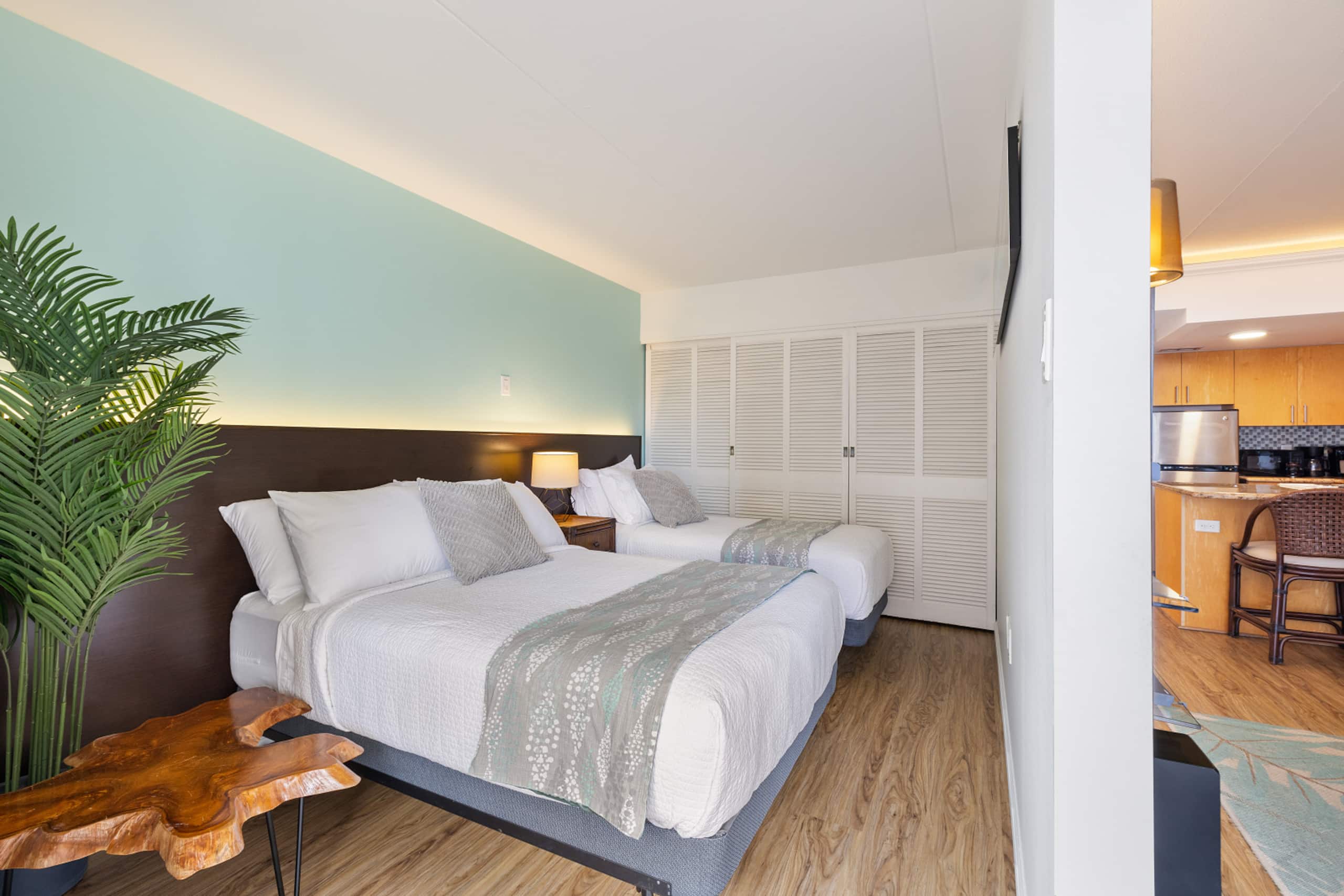 12F Oasis: Studio with Balcony and Ocean Scene - Image 18