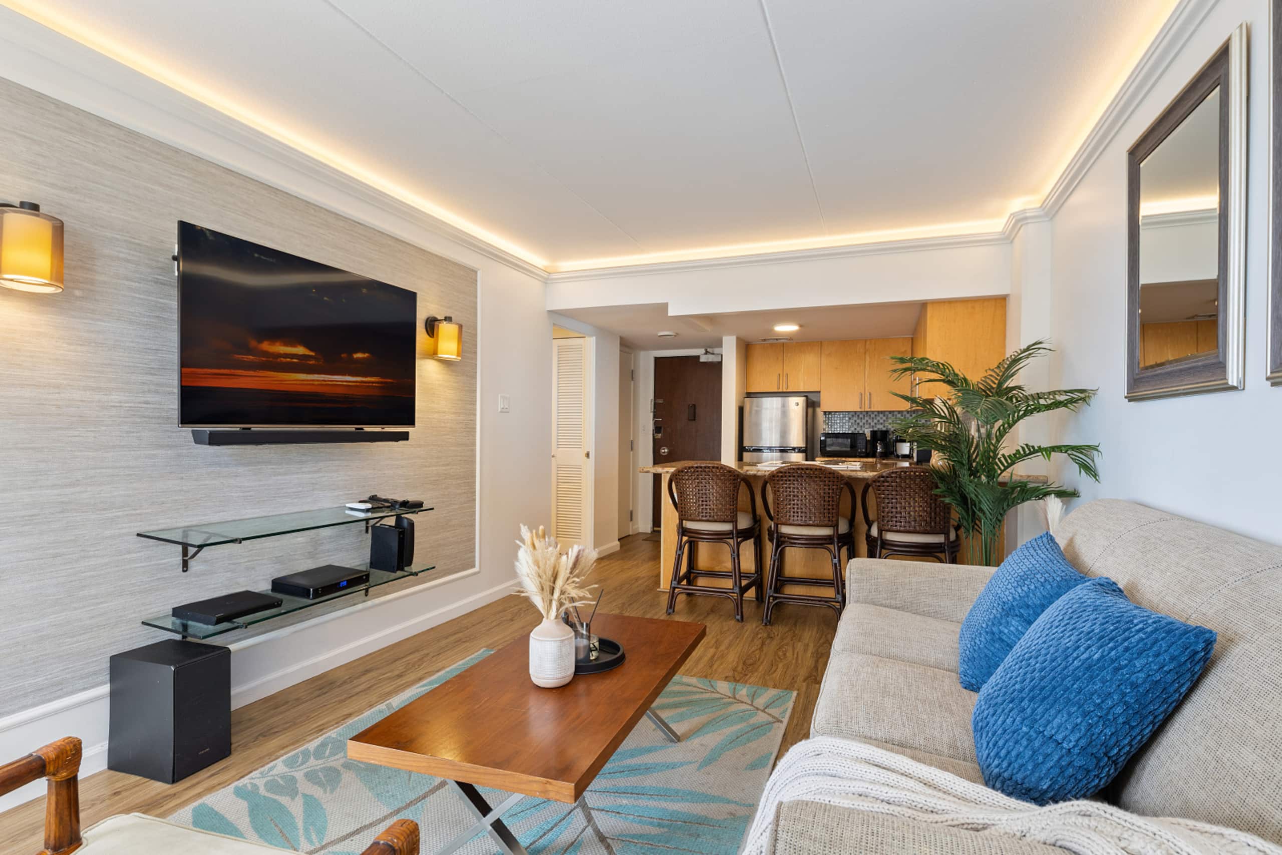 12F Oasis: Studio with Balcony and Ocean Scene - Image 4
