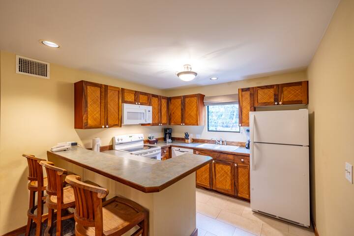 2BR in Tropical Hawaiian Resort Paradise gallery image 5