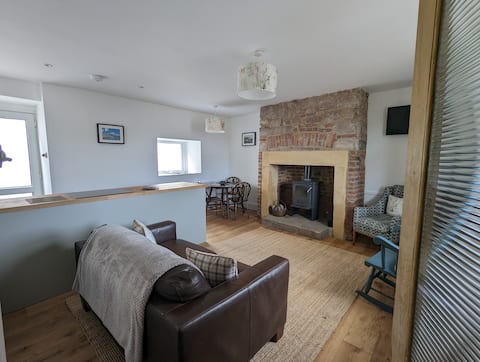 Top Airbnb: Coble Cottage. By the sea, family and dog friendly in Berwick Upon Tweed
